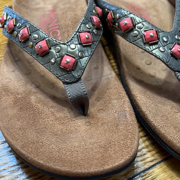 Vionic Florina style sandals. Leather straps/croc print w/coral beads. Size 8. - Picture 3 of 16